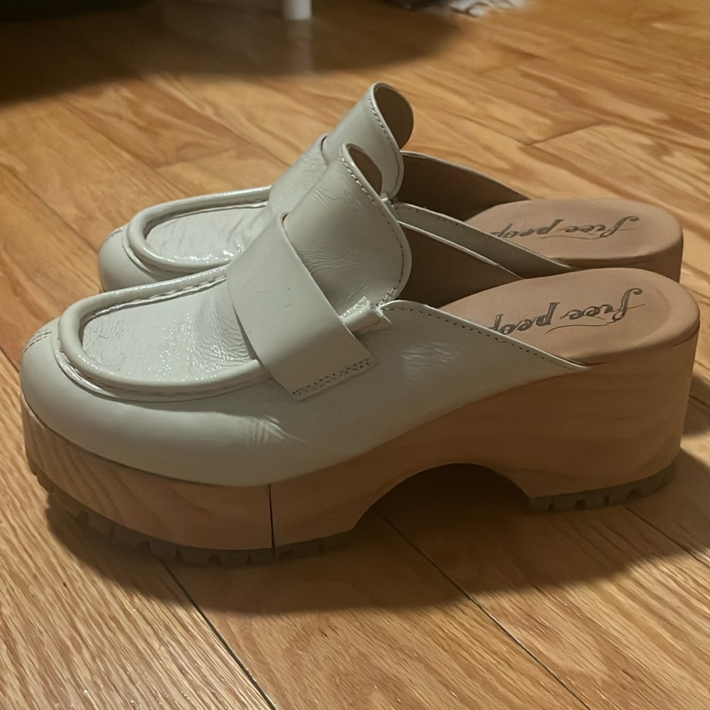 Free People Cream Mules & Clogs - Picture 2 of 3